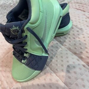 LeBron basketball men’s sneakers